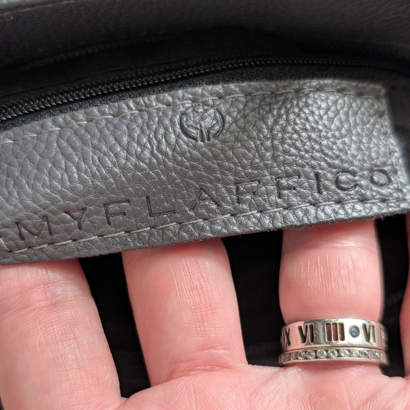 NWT MYFLAFFICO Chic Grey Pebbled Faux Leather Tote & Crossbody Bag - Picture 6 of 11